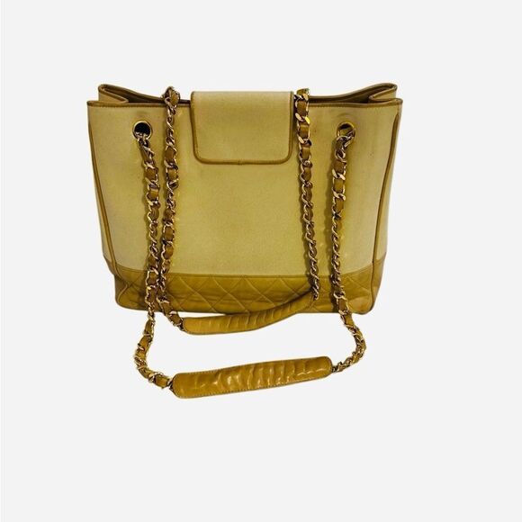 Chanel Chic Two-Tone Designer Tote Bag - Picture 12 of 15